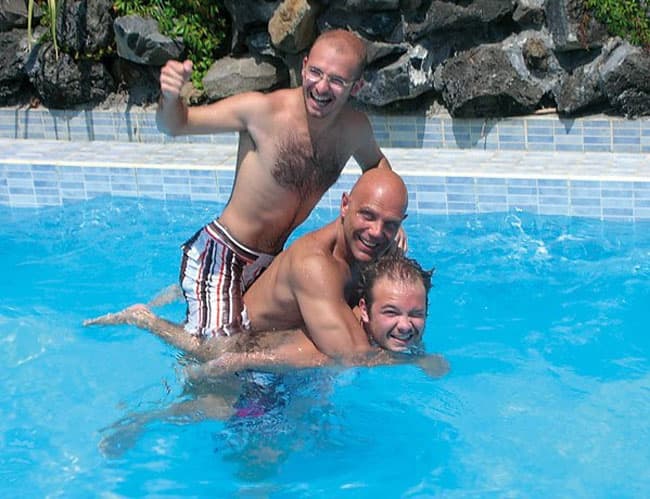 Ni 
<b><a href="http://www.univision.com/temas/imanol">Imanol</a></b> ni su esposa atendieron a la prensa, sin embargo 
<b><a href="http://www.univision.com/temas/manuel-landeta">Manuel Landeta</a></b> habló sobre este momento tan especial de su hijo: "Muy contento, feliz de que finalmente encontró a una hermosa mujer que seguramente van a ser felices, esperemos que toda la vida", dijo para la cámara del programa 
<a href="http://www.aztecatrece.com/ventaneando">'Ventaneando'</a>.