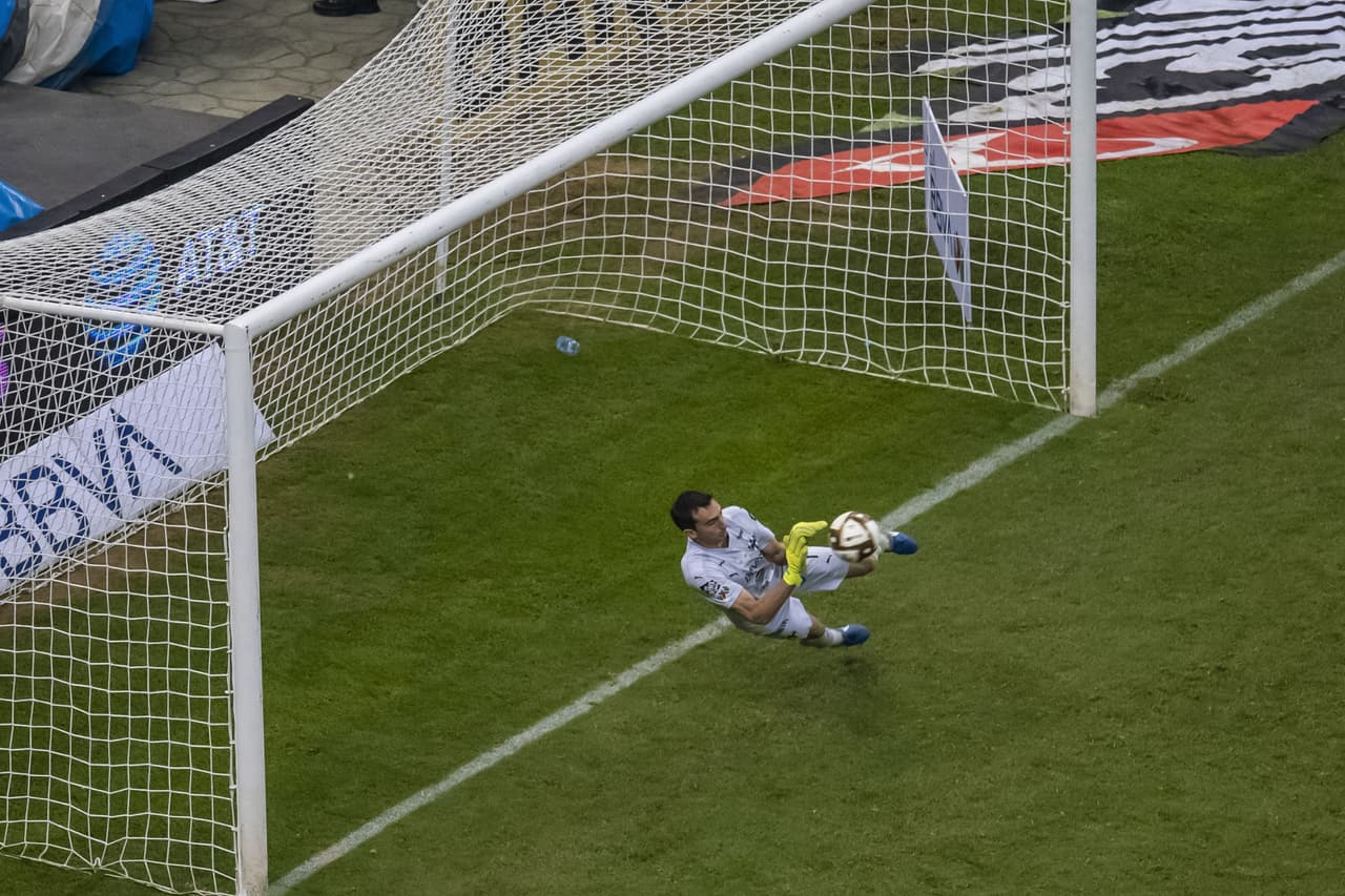 <b>Marcelo Barovero (Monterrey)</b>
<br>Penales detenidos: 7
<br>Con River Plate: 4
<br>Con Necaxa: 1
<br>Con Monterrey: 2