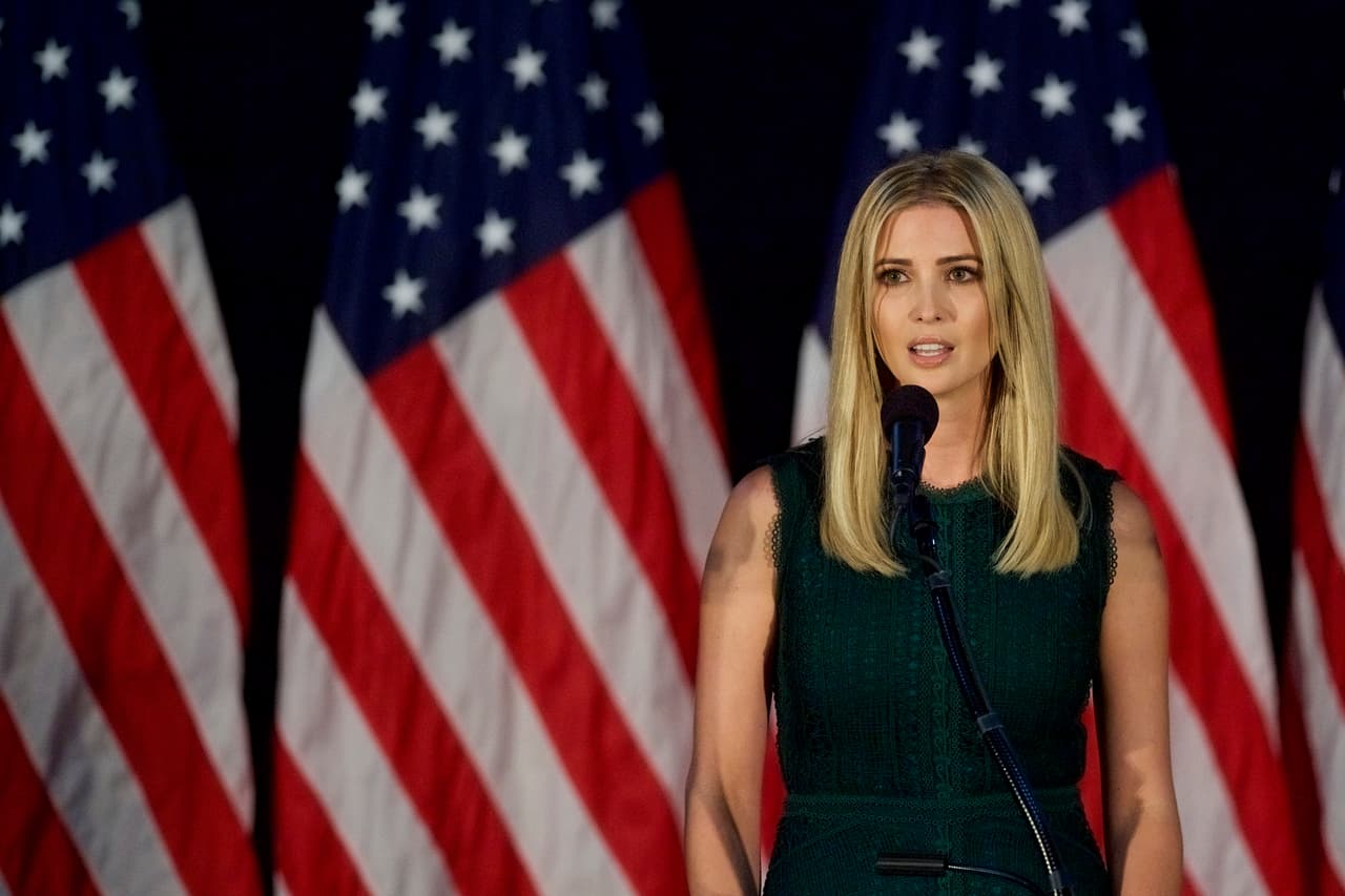 Ivanka Trump presentó a su padre cuando anunció su candidatura a la presidencia y ha sido su consejera personal. A pesar de las acusaciones de acoso y sexismo hacia Donald Trump durante la campaña ella sostiene que es un 'feminista', que la ha apoyado en cada paso de su carrera como empresaria.