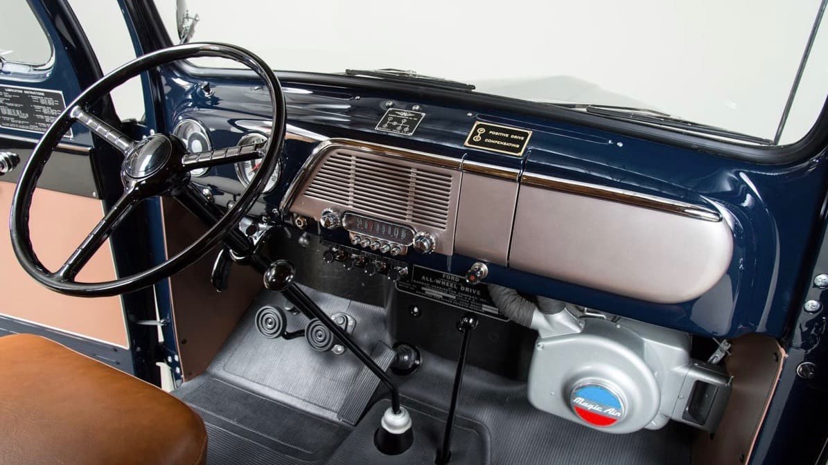 Este ejemplar fue restaurado en 2009 a su estado original, sin ningún tipo de intervención moderna, en el estado de Washington. Desde entonces se ha dedicado a ganar premios y a recordarnos que es
<b> la tatarabuela de todas las SUVs de Ford</b>.