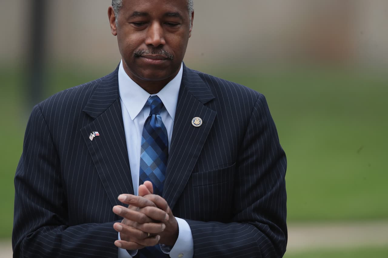 El Secretario de Vivienda y Desarrollo Urbano de EEUU, Ben Carson, estuvo en la iglesia episcopal de San Martín. “Presenté mis respetos a la ex primera dama Barbara Bush. Mis pensamientos y oraciones están con toda la familia Bush”, escribió en su cuenta de Twitter.