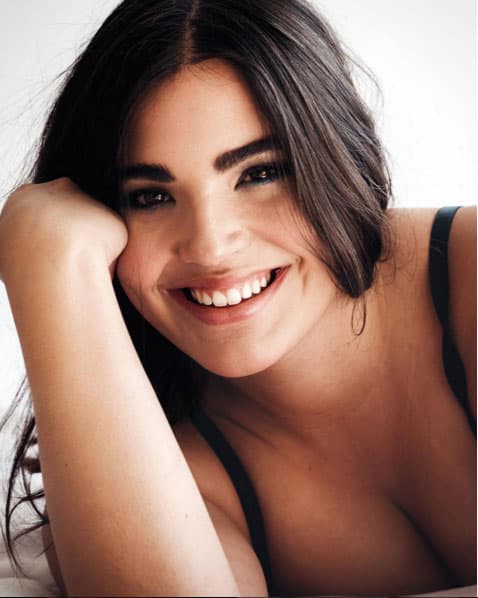 Alessandra está causando sensación en redes sociales por sus candentes imágenes.