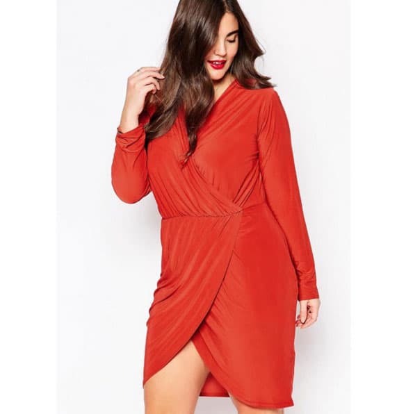 Ella luce orgullosa su talla 12.