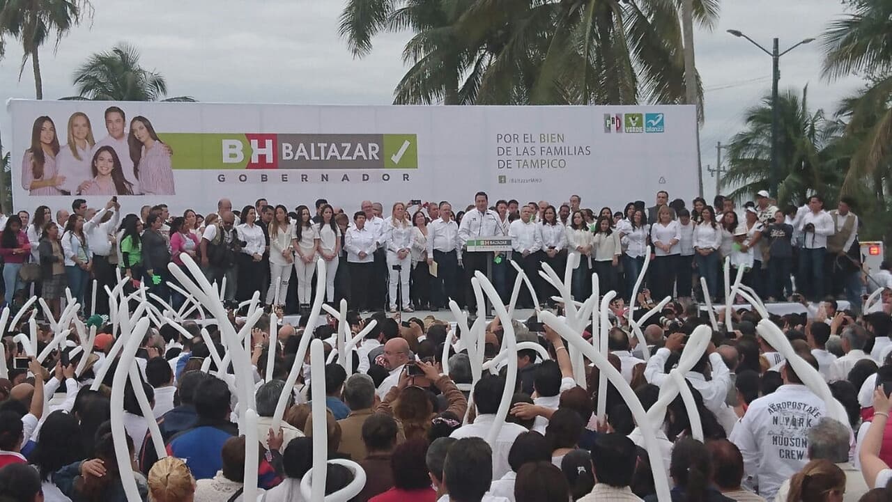 El candidato a gobernador por la coalición del PRI, PVEM y Nueva Alianza, Baltazar Hinojosa Ochoa arrancó su campaña en el puerto de Tampico.