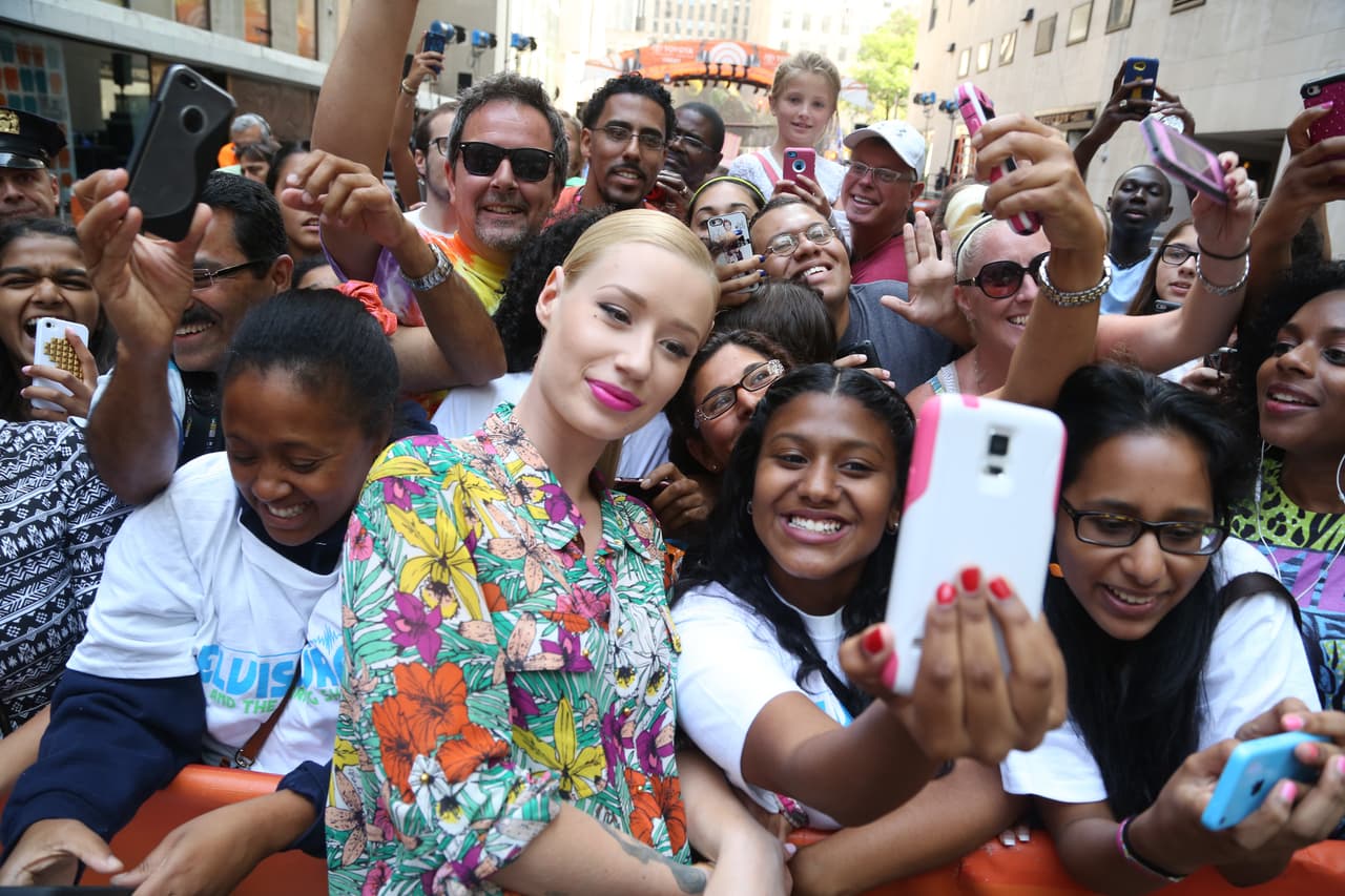 Como se darán cuenta varios de los fanáticos adoptan su sobrenombre haciendo juego de palabras con el apellido o nombre de los cantantes, tal y como lo hicieron los Azaleans. ¿Saben a quién adoran? ¡Obvio a Iggy Azalea!