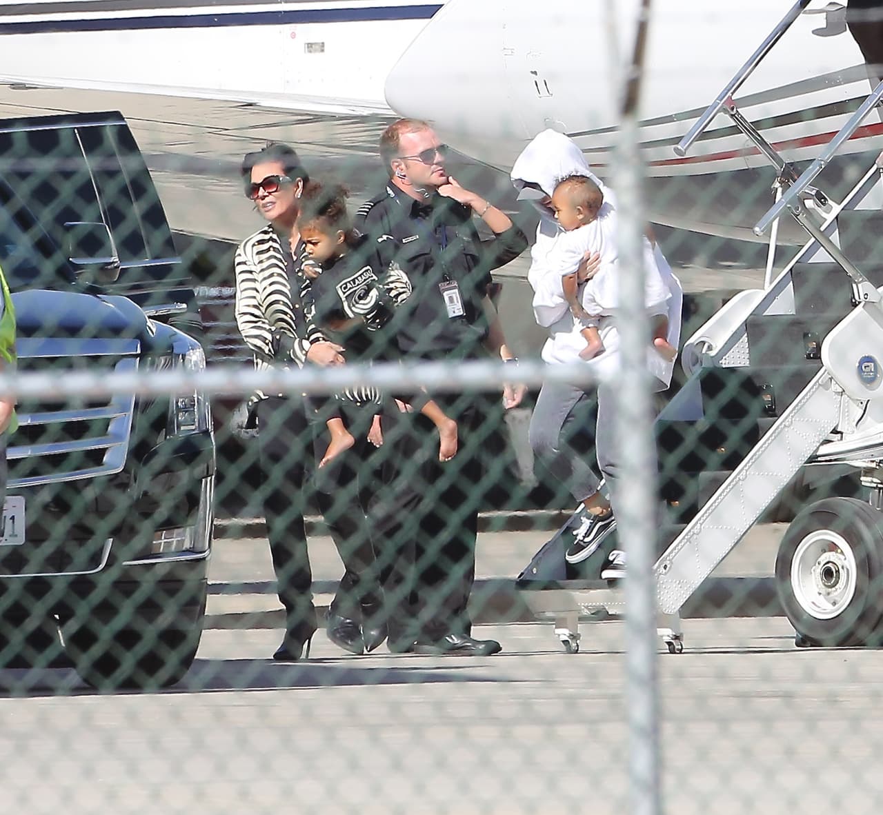 Rapidito tomaron una camioneta que iba escoltada por la policía.