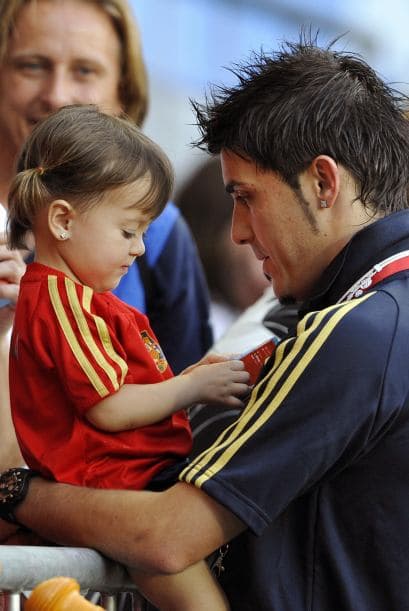 Y como en esa familia siempre llevan bien puesta la camiseta, los hijos del delantero nunca la dejan en casa.