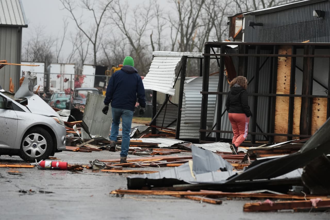 El gobernador de Illinois, JB Pritzker, informó que su administración ya trabaja con autoridades locales para atender la emergencia.
<br>
<br>“He recibido información sobre los daños causados por la tormenta y el tornado en la zona de Kankakee. Mi administración, incluida la Agencia de Gestión de Emergencias de Illinois (IEMA), está en contacto con las autoridades locales para ofrecerles todo nuestro apoyo. Pensamos en todos los habitantes de Illinois afectados por el mal tiempo; estaremos aquí para ayudarles a recuperarse”, escribió el gobernador en su cuenta de X.
<br>