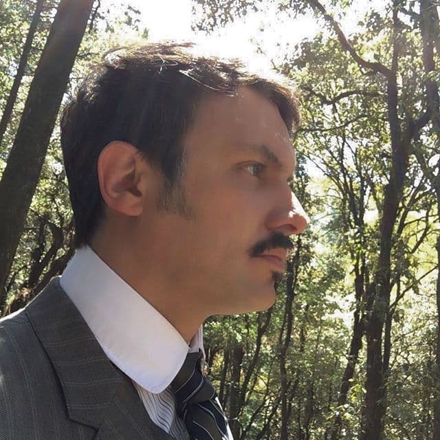 Ese perfil le sienta perfecto. ¡Es un bombón!