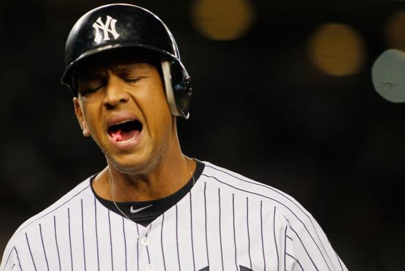 <h3 class="cms-H3-H3">3.- Actitud</h3>
<br>"
<b>Me habría abucheado </b>a mí mismo también. Sentía que siendo el tipo duro que tenía todas las respuestas y siendo robótico era lo correcto. 
<b>Estaba equivocado</b> y ahora sé que está bien si digo que "no tengo la respuesta", manifestó A-Rod que atribuyó sus comportamientos a su inmadurez y su repentina popularidad.
<br>
<br>A-Rod cultivó durante años una 
<b><a href="https://www.univision.com/entretenimiento/querida-jlo-me-convenciste-de-que-estas-loquita-de-amor-por-alex-rodriguez-y-ahora-tengo-miedo" target="_blank">fama de mujeriego y mentiroso</a></b>, algo que se agudizó por su caso de dopaje. Recientemente el que fuera su compañero de equipo 
<b>José Canseco</b> -también involucardo en el escándalo del uso de sustancias prohibidas- le volvió a señalar como una persona infiel y 
<b><a href="https://www.univision.com/famosos/expelotero-jose-canseco-acusa-a-a-rod-de-serle-infiel-a-jennifer-lopez-con-su-ex">previno a JLo sobre él</a></b>. Canseco 
<b><a href="https://univision.com/famosos/no-es-nada-nuevo-hace-10-anos-jose-canseco-acuso-a-a-rod-de-querer-acostarse-con-su-mujer-fotos" target="_blank">nunca presentó pruebas</a></b>.
<br>