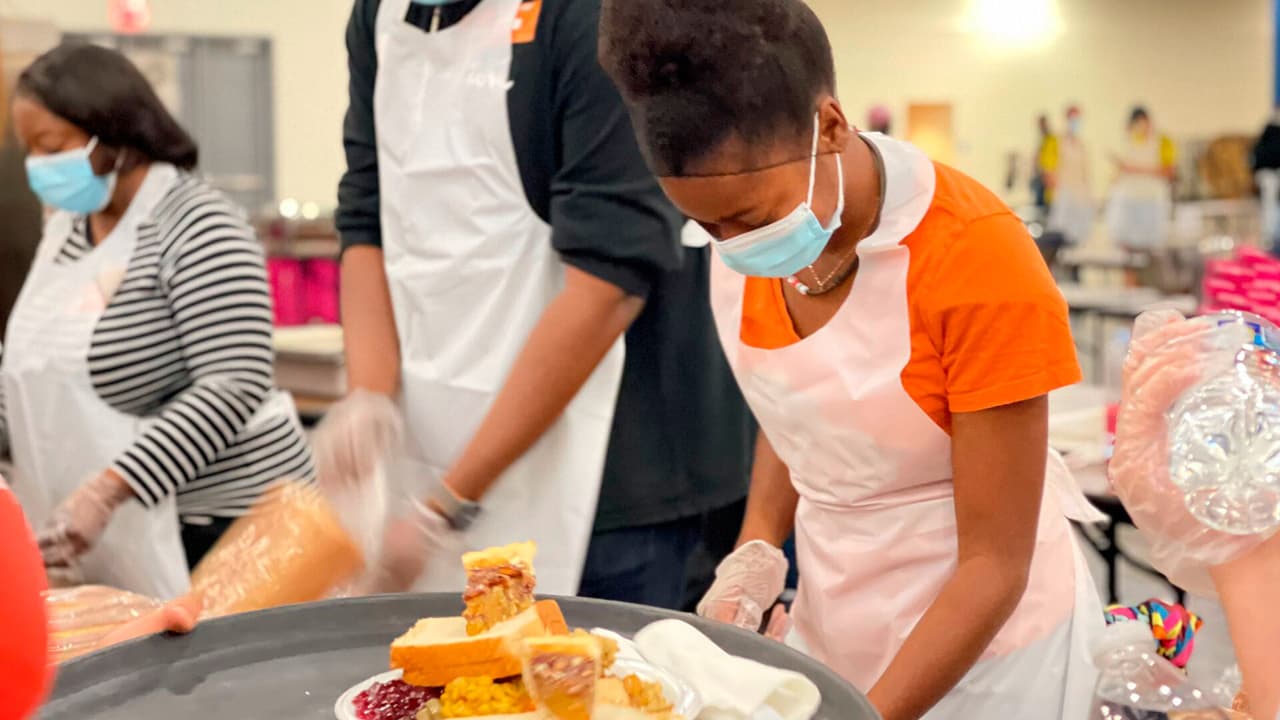 Los organizadores dijeron que muchos factores han afectado a las donaciones, como la escasez nacional de alimentos, los problemas de la cadena de suministro, la helada del invierno ártico de principios de año y, aún así, el impacto del COVID-19.