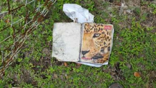 Cuaderno encontrado en la zona de donde fue derribado un helicóptero de la Sedena en 2015.