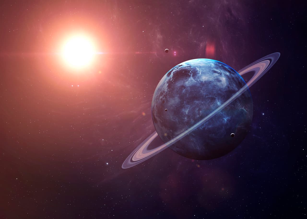 <i>Noticiero astrológico: la Luna transita por el signo de Escorpión en este día cúspide, o sea, el día en que en muchos lugares empieza a regir tu signo Capricornio. Estamos en la vibración del nueve, la que marca el fin de un ciclo. Todos los planetas están directos y el único que continúa retrógrado es Urano en Tauro. Tu regente, el planta Saturno sigue en tu signo al igual que Júpiter y los planetoides Ceres y Plutón.</i>
<br>