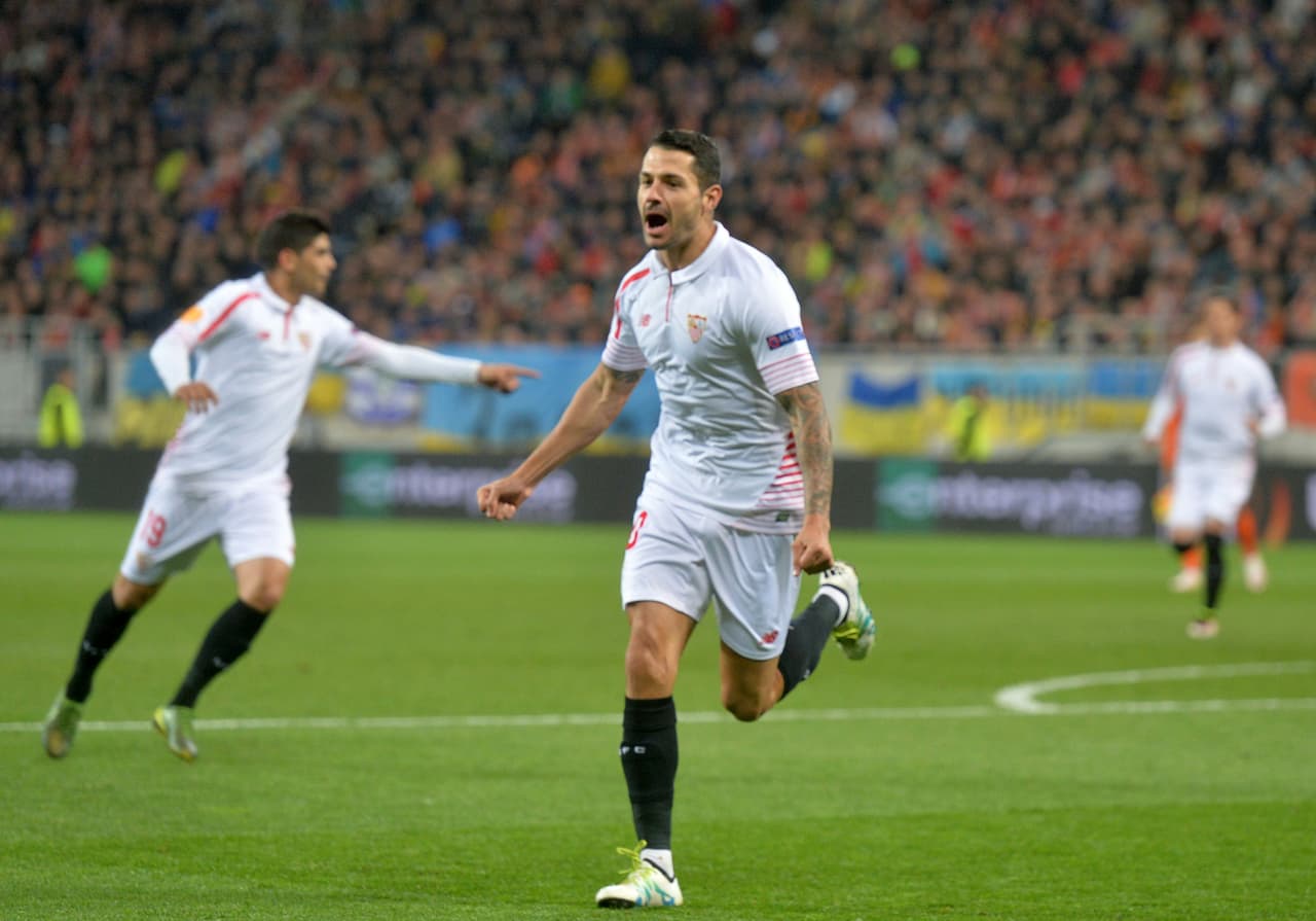 Sevilla remonta con goles de Vitolo y Correa en el debut de Vietto