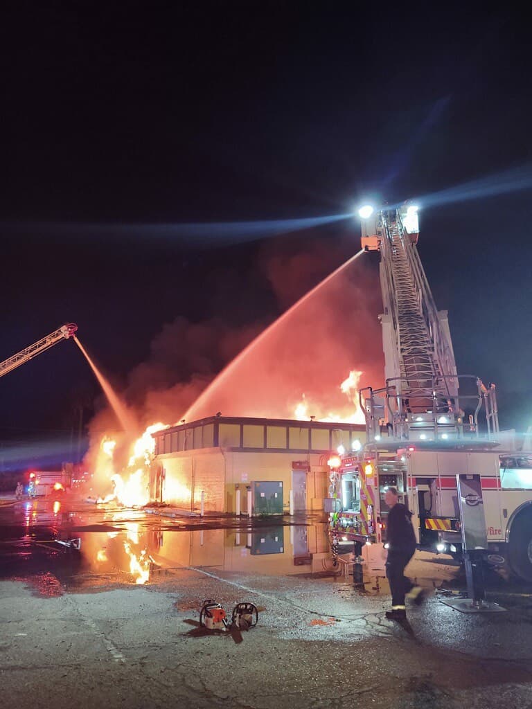 El incendió destruyó el restaurante mexicano llamado ‘La Patrona’ ubicado en el 1526 E. Main St en Mesa.
<br>