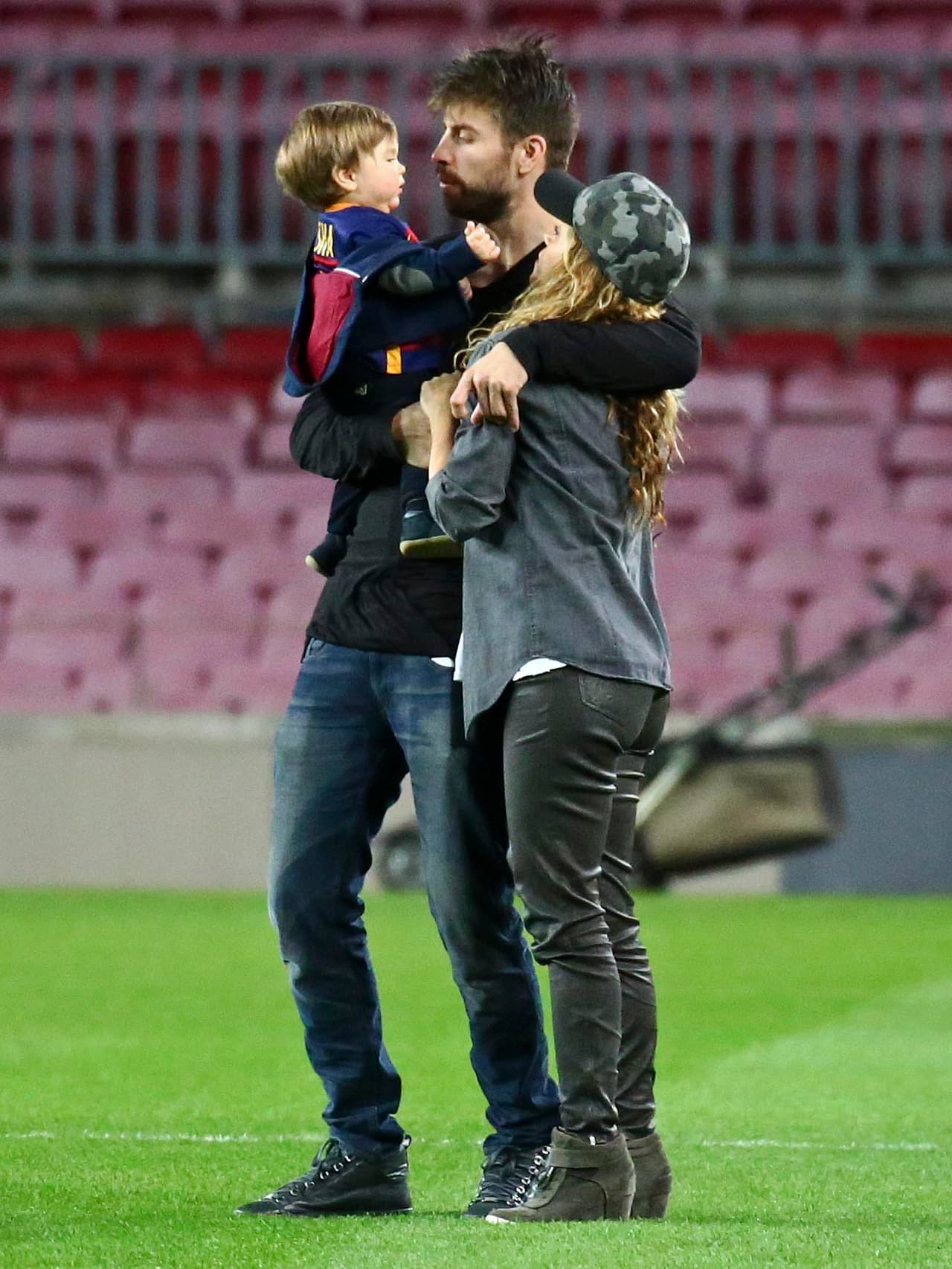 Ser una famosa cantante no impide a 
<b>Shakira</b> pasar tiempo con su amado esposo y sus adorables peque babies.