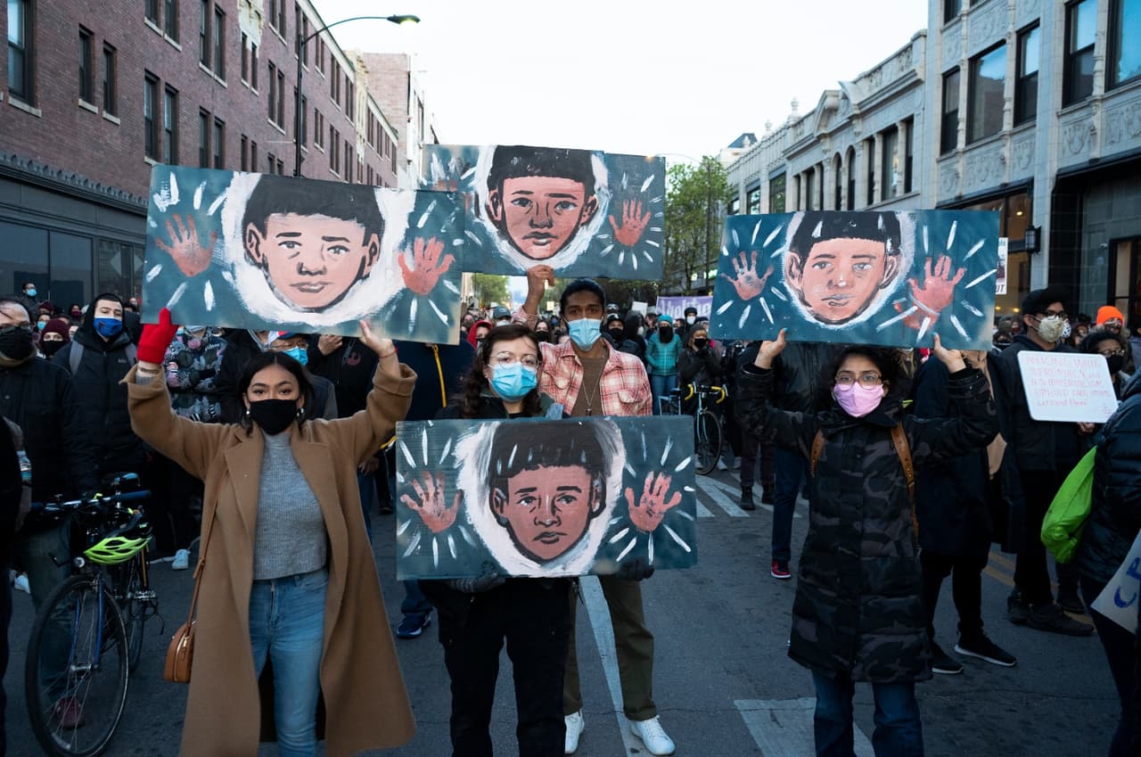 El 29 de marzo, Adam Toledo, un niño de 13 años de edad, perdió la vida a manos de la policía.
<br>Las demandas de justicia no se hicieron esperar.
