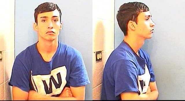 Conductor de autobús recibe cargos por solicitud indecente a una menor vía internet