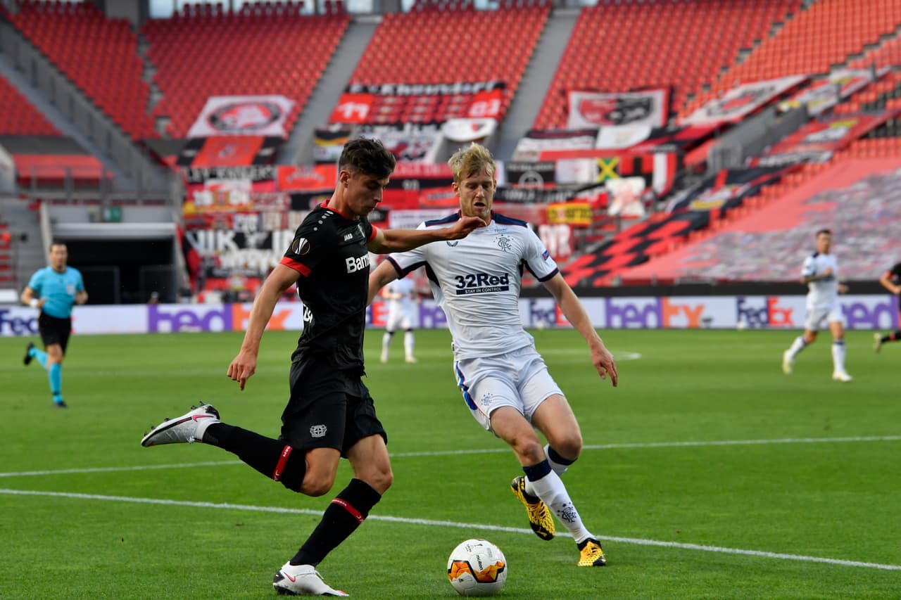 Al 16’, Havertz disparó un cañonazo que hizo vibrar el arco de McGregor.