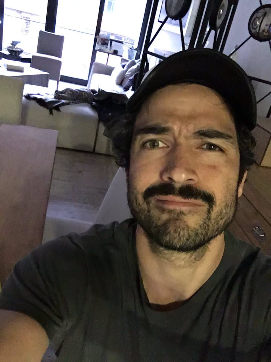 <b><a href="http://www.univision.com/temas/alfonso-herrera">Alfonso</a></b> siempre busca el momento indicado para tomarle fotos a su bebé, en ésta el pequeño se encuentra perdidamente dormido en la sala de su casa.