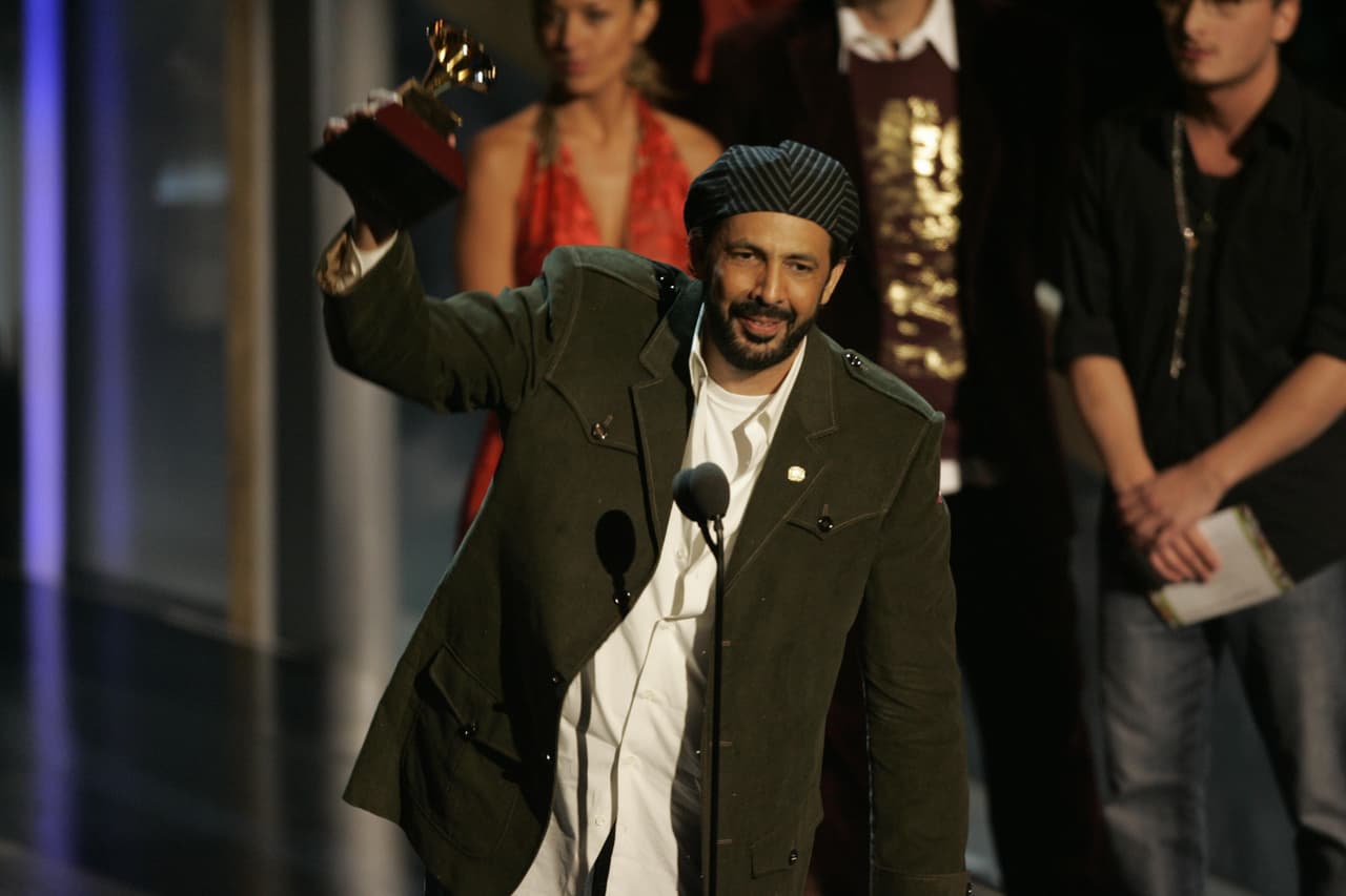 Para 2005 Juan Luis Guerra alzó en sus manos dos premios, unopor Mejor Canción Tropical por 'Las Avispas' y ptrp ppr Mejor Álbum Cristianño (En Español) por su disco 'Para Ti'.