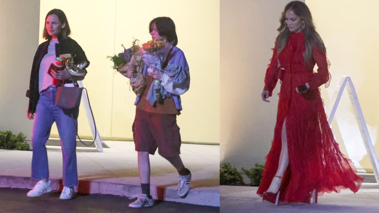 Los looks entre JLo y Jennifer Garner fueron contrastantes.