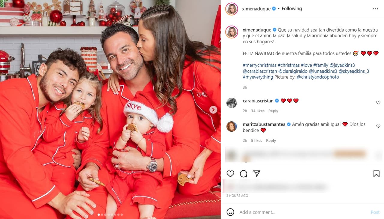 <b>Ximena Duque</b> posó con toda su familia para desearle buenos deseos a sus seguidores: "Que su Navidad sea tan divertida como la nuestra y que el amor, la paz, la salud y la armonía abunden hoy y siempre en sus hogares".