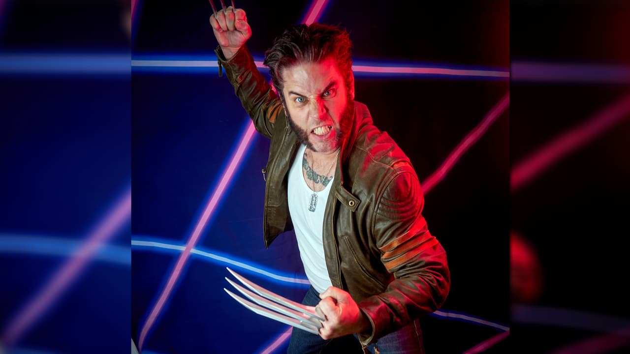 Desde el "Instituto Xavier para el Aprendizaje Superior" uno de los mutantes de los X-Men más populares sacó sus garras para sorprender a todos los presentes. 
<b>Antes de la pandemia, la convención llegó a reunir en otras ediciones a más de 100 mil personas durante los tres días.</b>