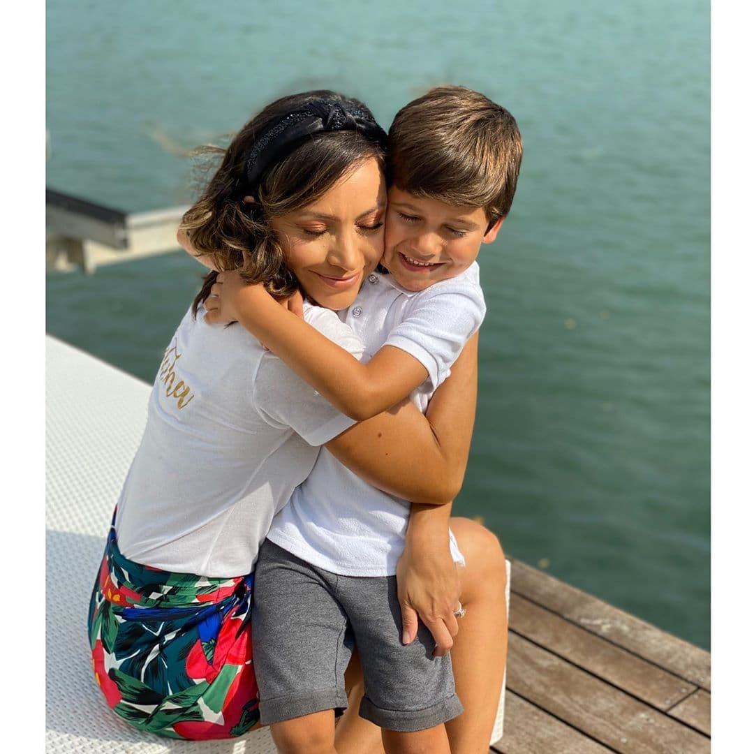 Satcha Pretto celebra feliz un año más de vida de su hijo mayor Bruce Aaron.