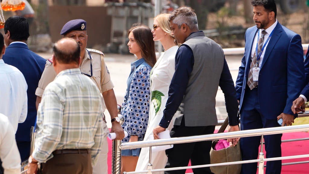 Ivanka Trump llega para asistir a una fiesta previa a la boda del hijo del industrial multimillonario Mukesh Ambani, Anant Ambani, en Jamnagar, India, el viernes 1 de marzo de 2024.