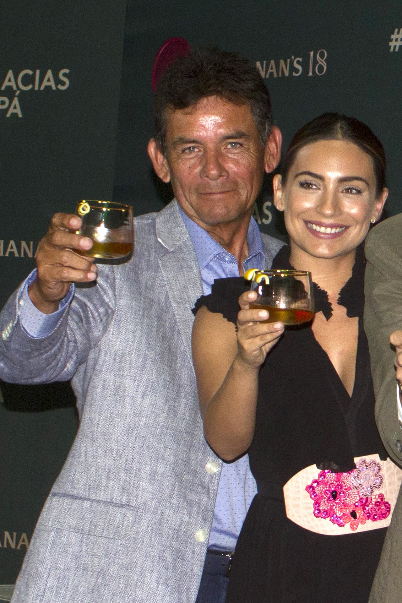 Con un brindis ambos celebraron la vida juntos, hace cinco meses.