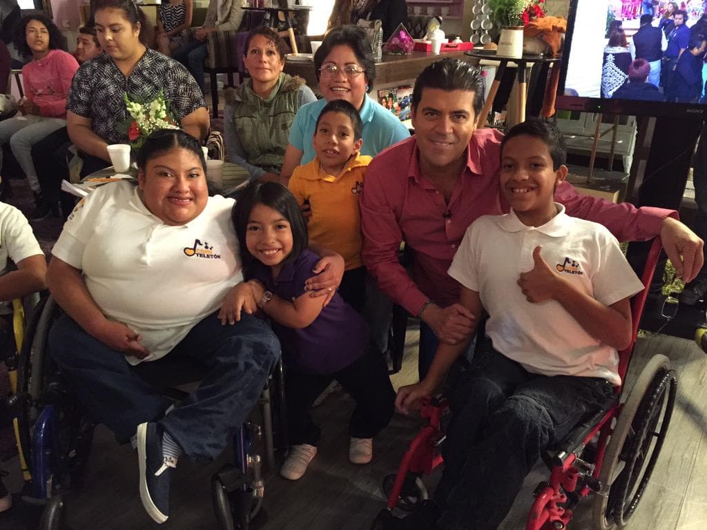 Le encanta compartir su vida con estos maravillosos niños. (17 de septiembre).