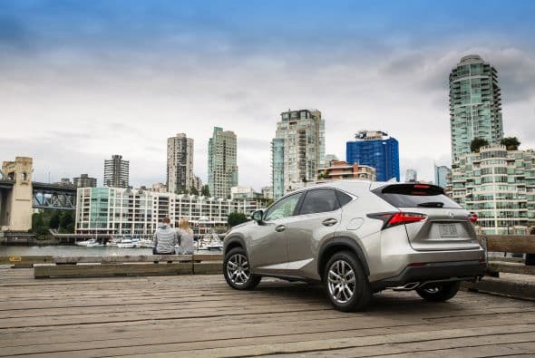 SUVs Medianas Lujo: Lexus NX 2015- Precio Base: $34,480; Motor: 2.0 lts/235 hp; Consumo (ciudad/carretera): 22/28mpg