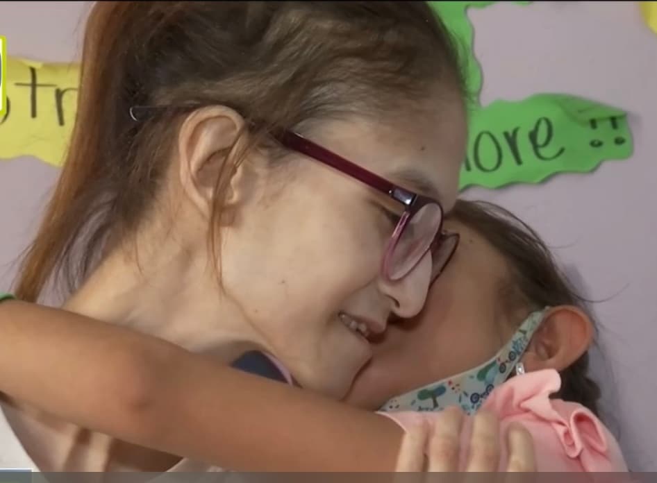 Ada sueña con que su vida esté llena de los buenos días que pasa de vez en cuando, en los que se sienta con Jimena para charlar, tomarse fotos juntas
<b> y que le pueda decir te quiero al oído. </b>
<br>