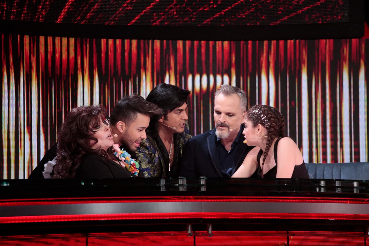 La semifinal de Pequeños Gigantes destacó por el alto nivel de competencia de los participantes, que esta vez lograron fascinar a los jueces con sus números. En esta ocasión, Albertano, Verónica Castro, Miguel Bosé y Karol Sevilla estuvieron acompañados por Prince Royce, quien tuvo un increíble desempeño reconociendo el esfuerzo de los participantes.