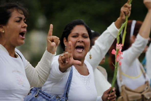 9 de octubre. La Iglesia anuncia liberación de los primeros tres presos, acusados de piratería o terrorismo, de causas distintas a la de los 75.