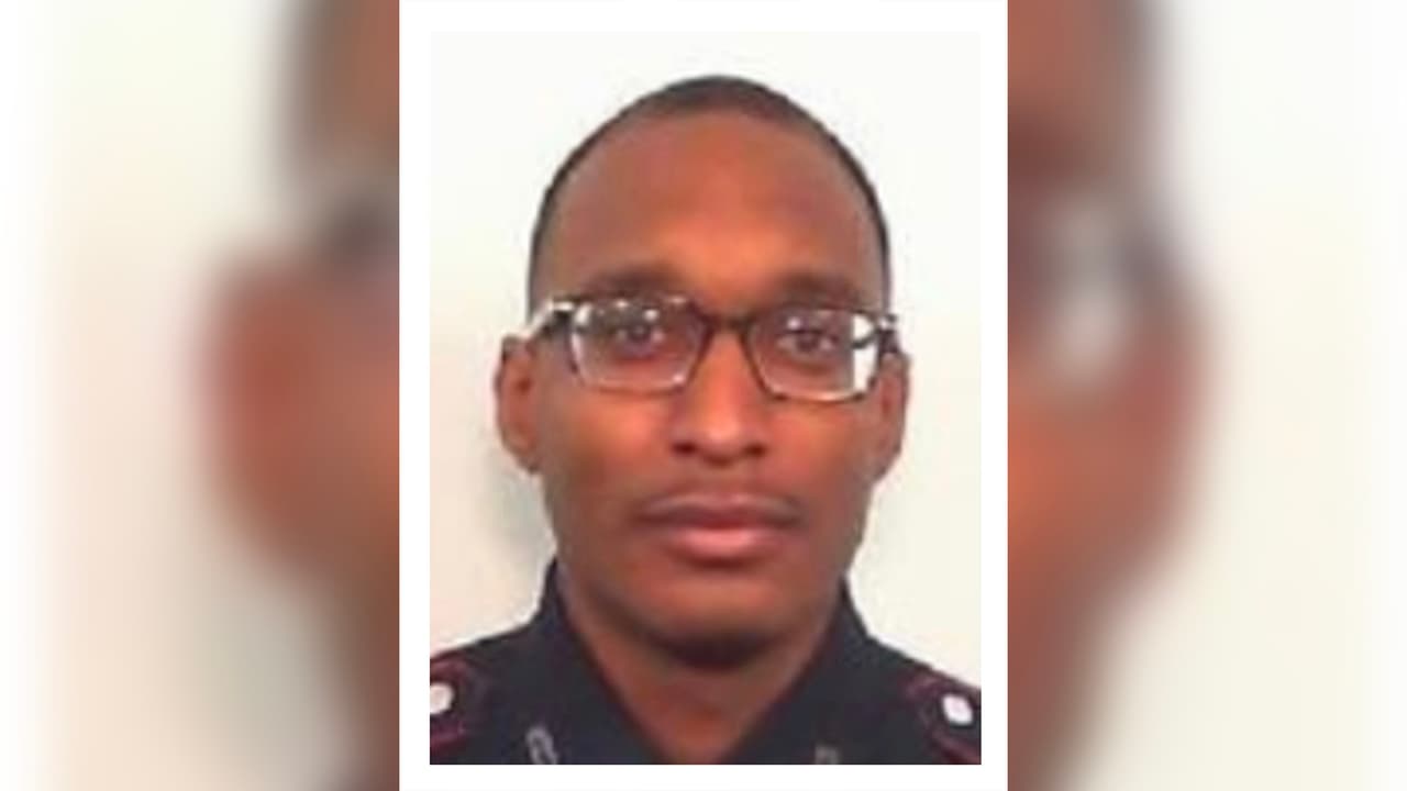 Cuando intentaban detener a una persona, fue entonces cuando un segundo sospechoso armado con un rifle disparó varias veces contra los agentes, y Atkins murió en el lugar.