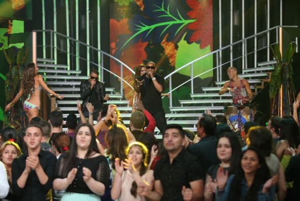 Las bellezas de Javier Poza desfilaron en traje de baño al ritmo de Gente de Zona para el deleite de todos los caballeros. ¡Disfruten!