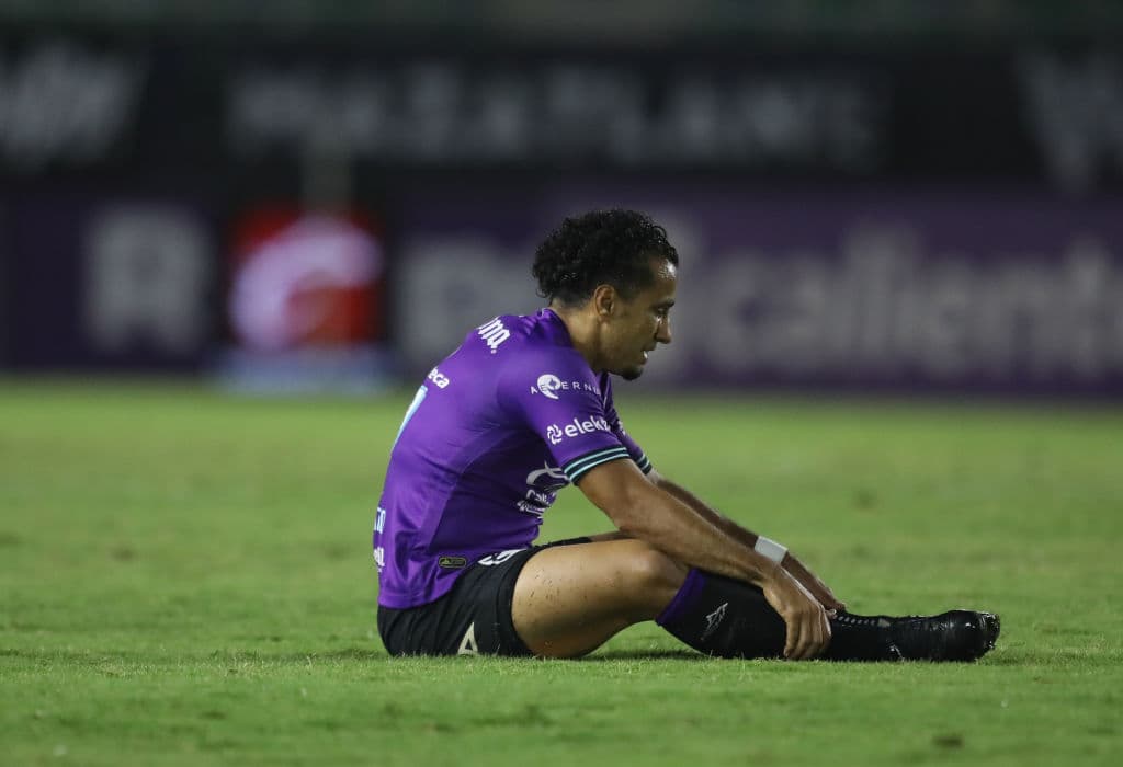 Los de Almada presionaron hacia el final del juego, pero no llegó el tanto que les diera los tres puntos en El Kraken. Santos retiene temporalmente el liderato con 7 unidades, mientras que el conjunto de Tomás Boy llegó a 4 puntos. Mazatlán recibirá a Pachuca y Santos hará lo propio con las Águilas del América en la cuarta fecha de la competición.