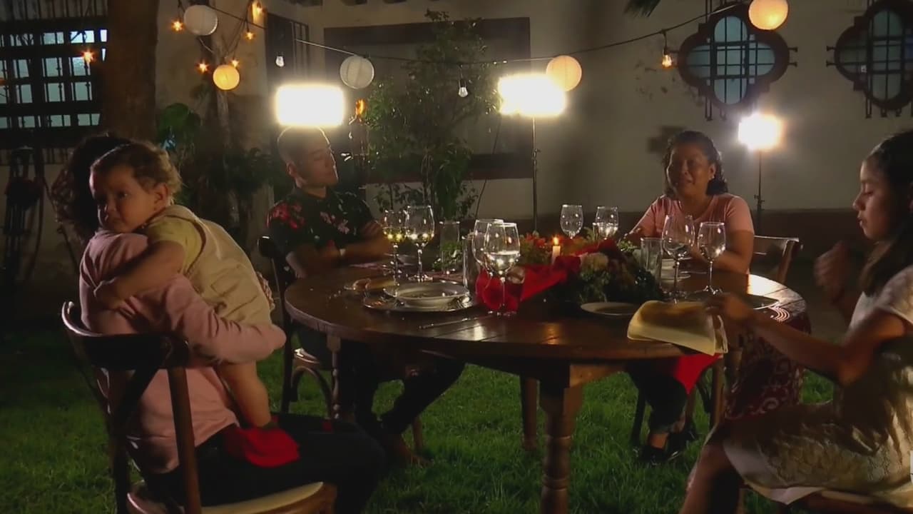 Previo a la gran noche de Pequeños Gigantes, Adilene fue sorprendida con una cena para ella y su mamá, la cual incluyó un regalo adicional: la visita de su hermano, que llegó acompañado de su esposa e hijo.