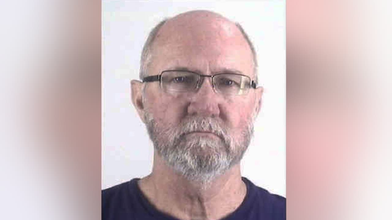 Profesor de una escuela primaria en Dallas enfrenta cargos por pornografía infantil