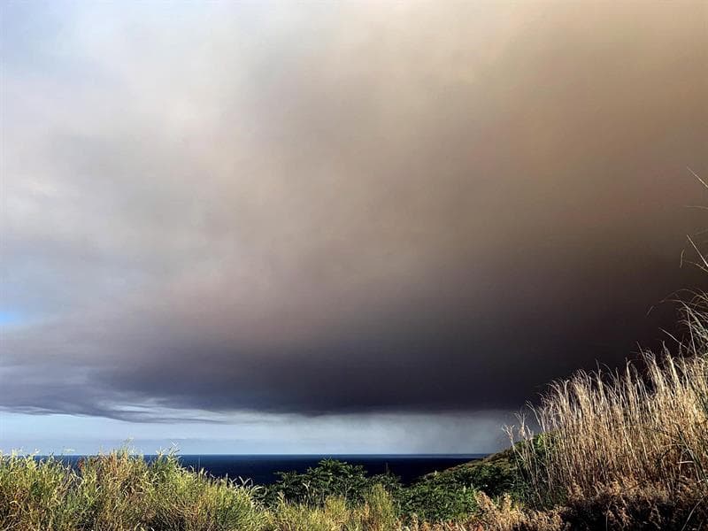 El Cuerpo de Bomberos informó que lograron llegar a la zona de Punta dei Corvi donde se había dado la alarma de que se encontraban los dos excursionistas, pero descubrieron después que uno había fallecido.