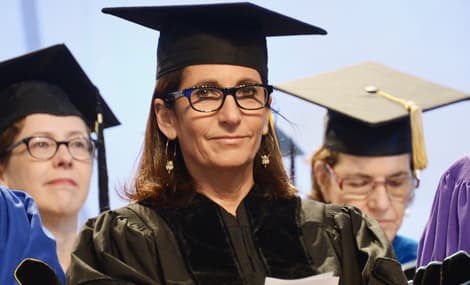 En 2008 recibió un doctorado honorario por parte de la Universidad Estatal de Montclair. En 2010, fue invitada por el presidente
<a href="http://patch.com/new-jersey/montclair/president-obama-picks-montclairs-own-bobbi-brown-to-s7011360905">Obama</a> a participar en el Comité Consultivo de Política y Negociaciones Comerciales.