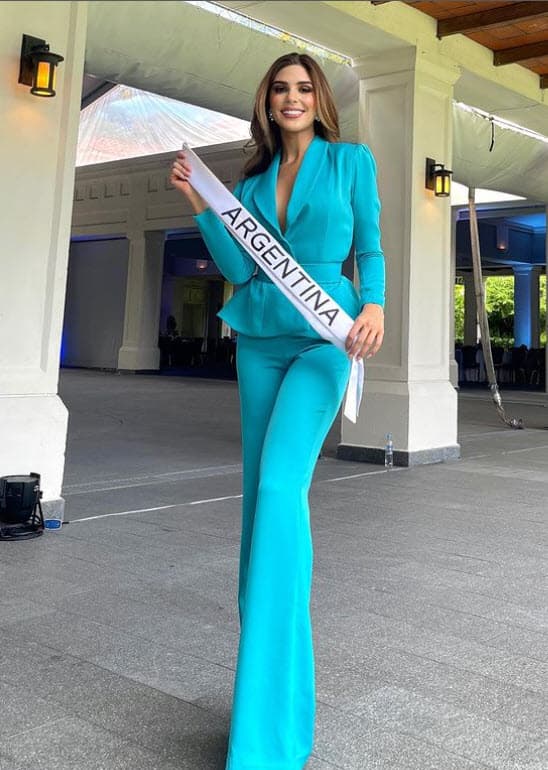 <b>Yamile Dajud</b> tiene 27 años. Nació en Buenos Aires, sin embargo, la mayor parte de su vida ha vivido en Colombia, pues sus padres son originarios de dicho país. Es comunicadora Social y especialista en Opinión Pública y Mercadeo Político.