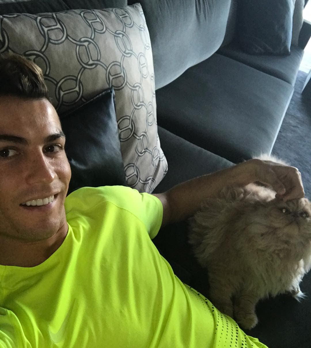 Cristiano Ronaldo presentó en sus redes sociales a Miau Miau.