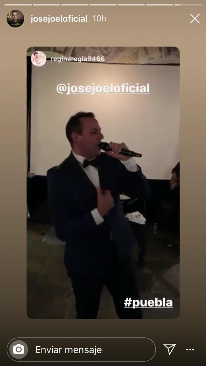 Al lugar acudieron alrededor de 100,000 personas para corear canciones de su ídolo como 'El triste', 'Gavilán o paloma' o 'Lo pasado, pasado'.