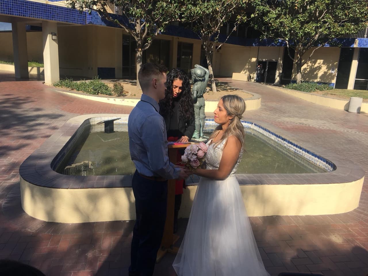 Este 14 de febrero dieron el Sí ante la Oficial del condado de Fresno.