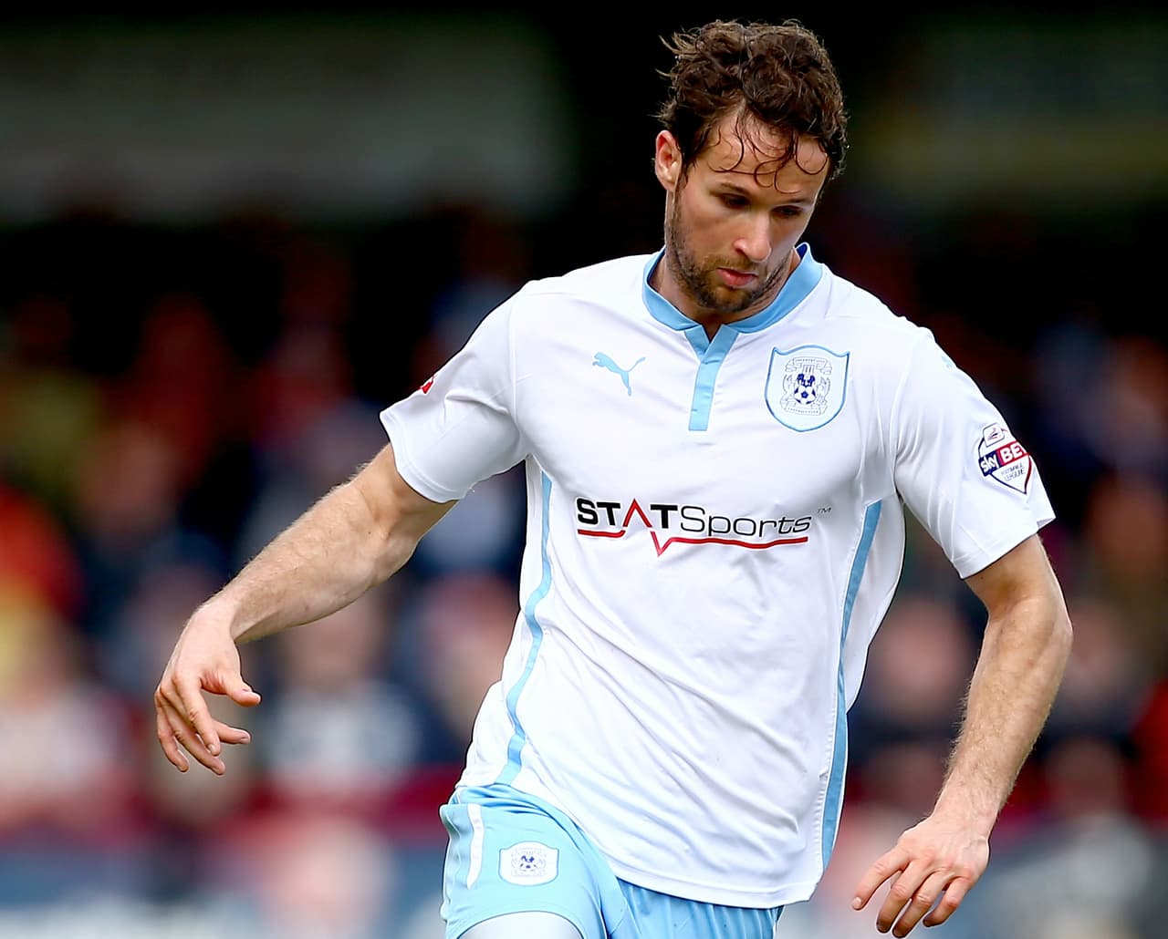 Despiden a futbolista profesional por mostrar sus partes íntimas en un bar