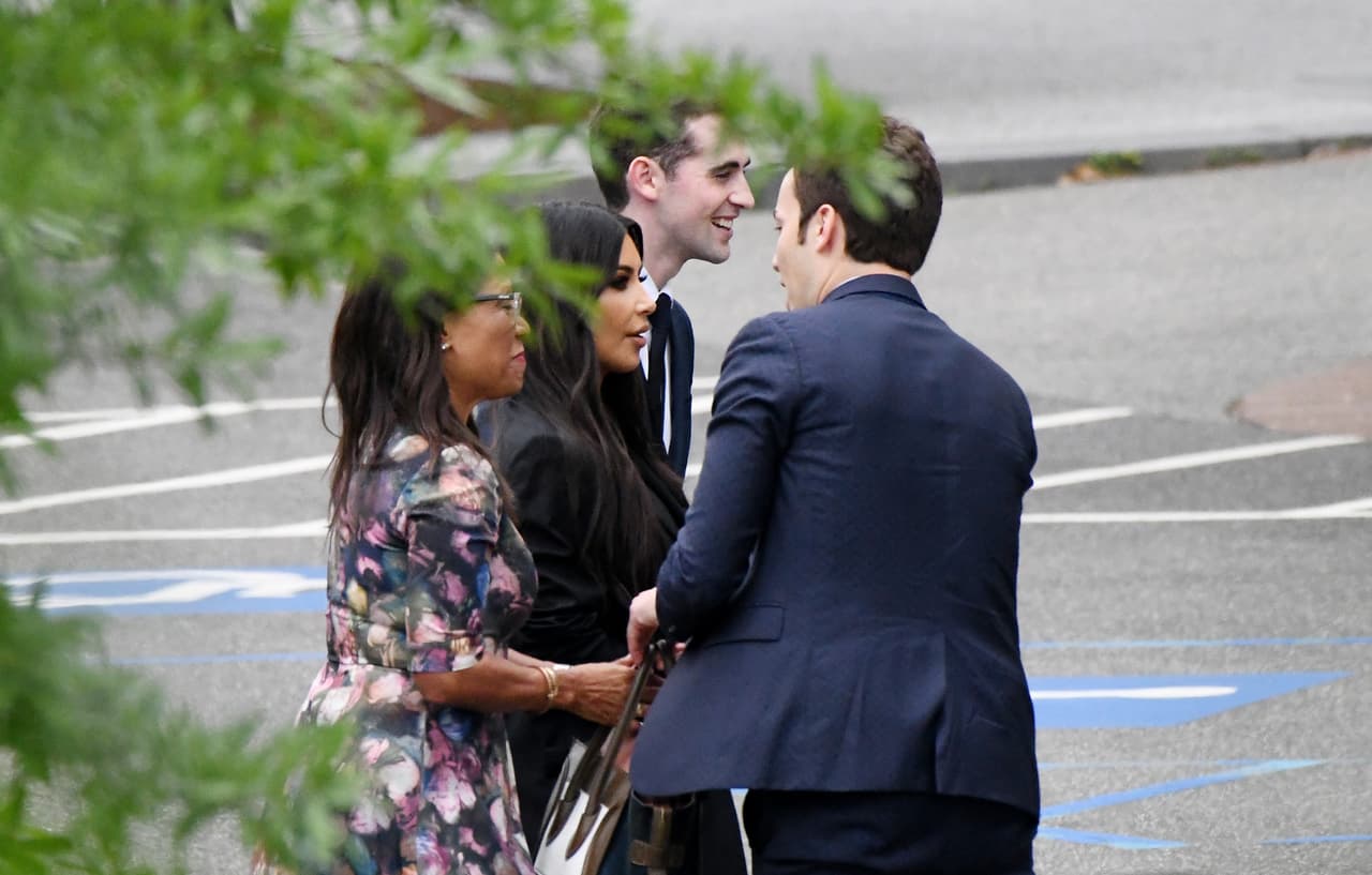 La Casa Blanca no ha hecho expresiones oficiales sobre el resultado de la reunión, pero Kardashian aseguró que "estamos 
<b>optimistas</b> sobre el futuro de la señora Johnson y esperanzados en que ella, como muchos otros, 
<b>tendrá una segunda oportunidad</b>".