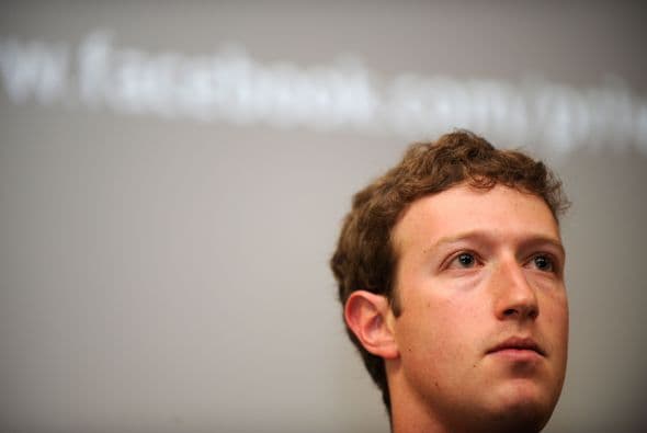 Zuckerberg vive en pareja con Priscilla Chan, estudiante de medicina que conoció en 2003. Especialmente porque quería conversar con su familia política, comenzó a aprender mandarín en 2010.